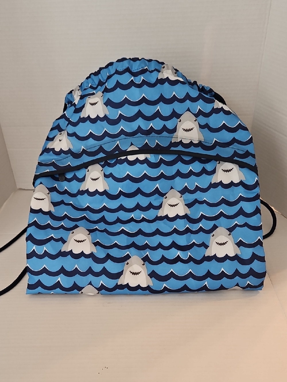 Thirty-One Cinch Sack NWOT Blue Shark Party Wave Drawstring Zipper Pocket